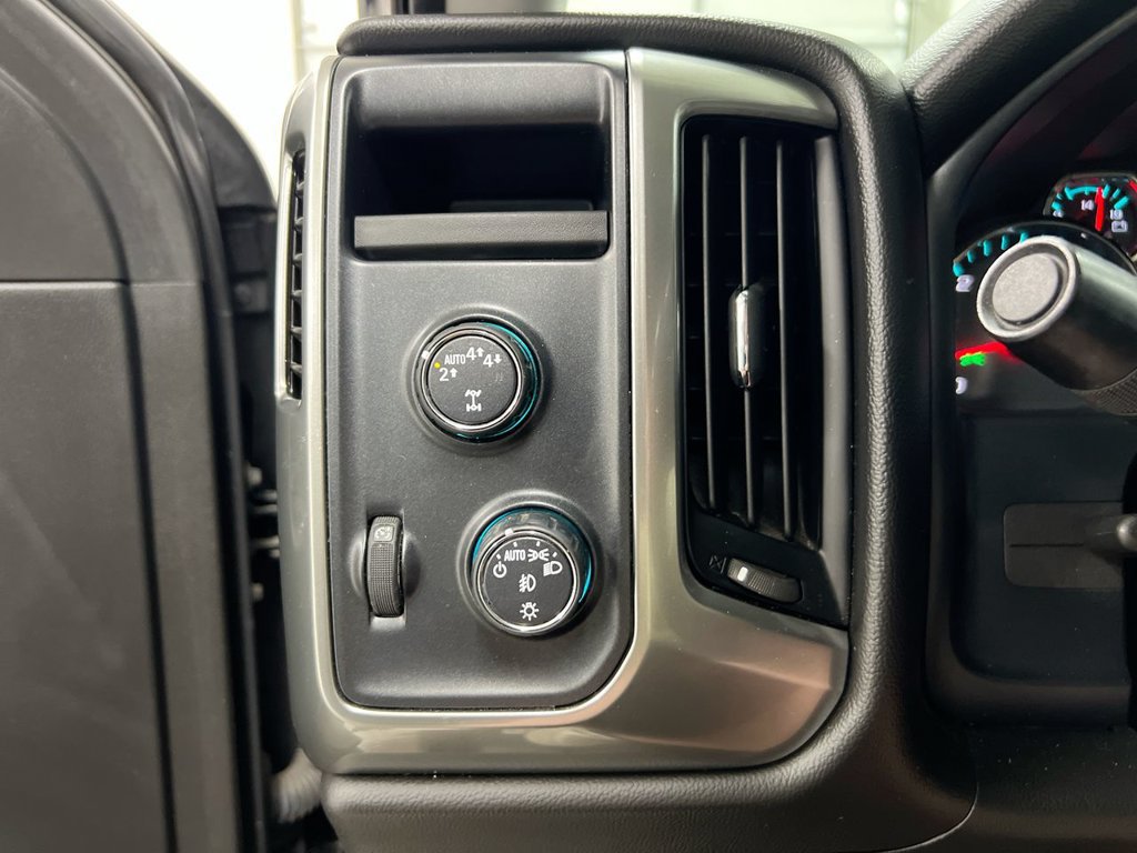 Used 2017 Chevrolet Silverado 1500 LT w/ All Star Edition AWD/4WD image 18
