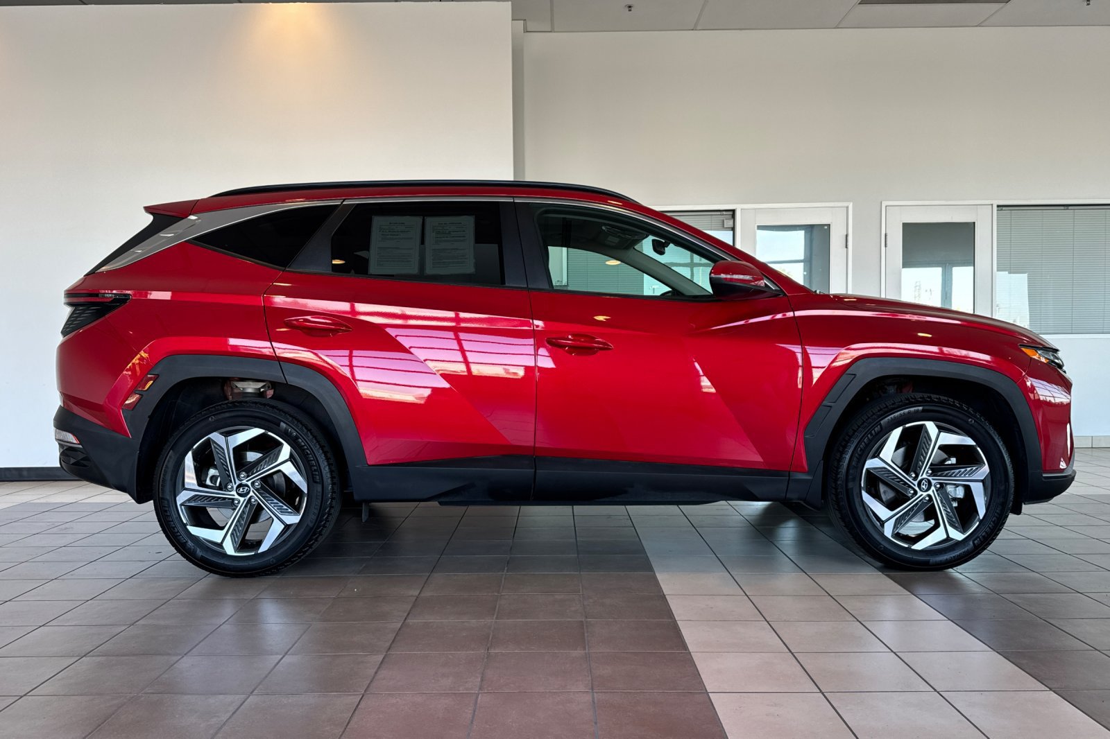 Used 2023 Hyundai Tucson SEL w/ Convenience Package AWD/4WD image 3
