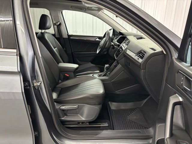 Used 2022 Volkswagen Tiguan SE image 33