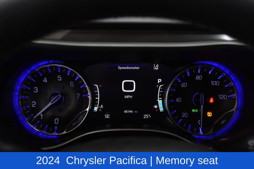 Used 2024 Chrysler Pacifica Touring-L image 11