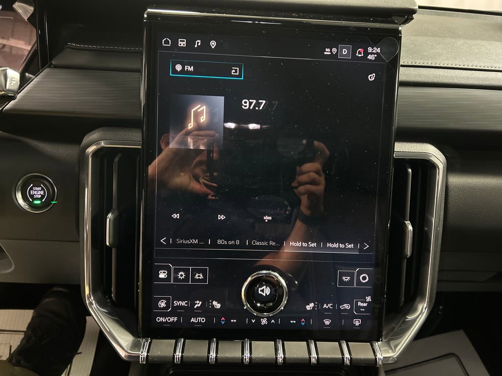 Used 2025 GMC Acadia Elevation image 17