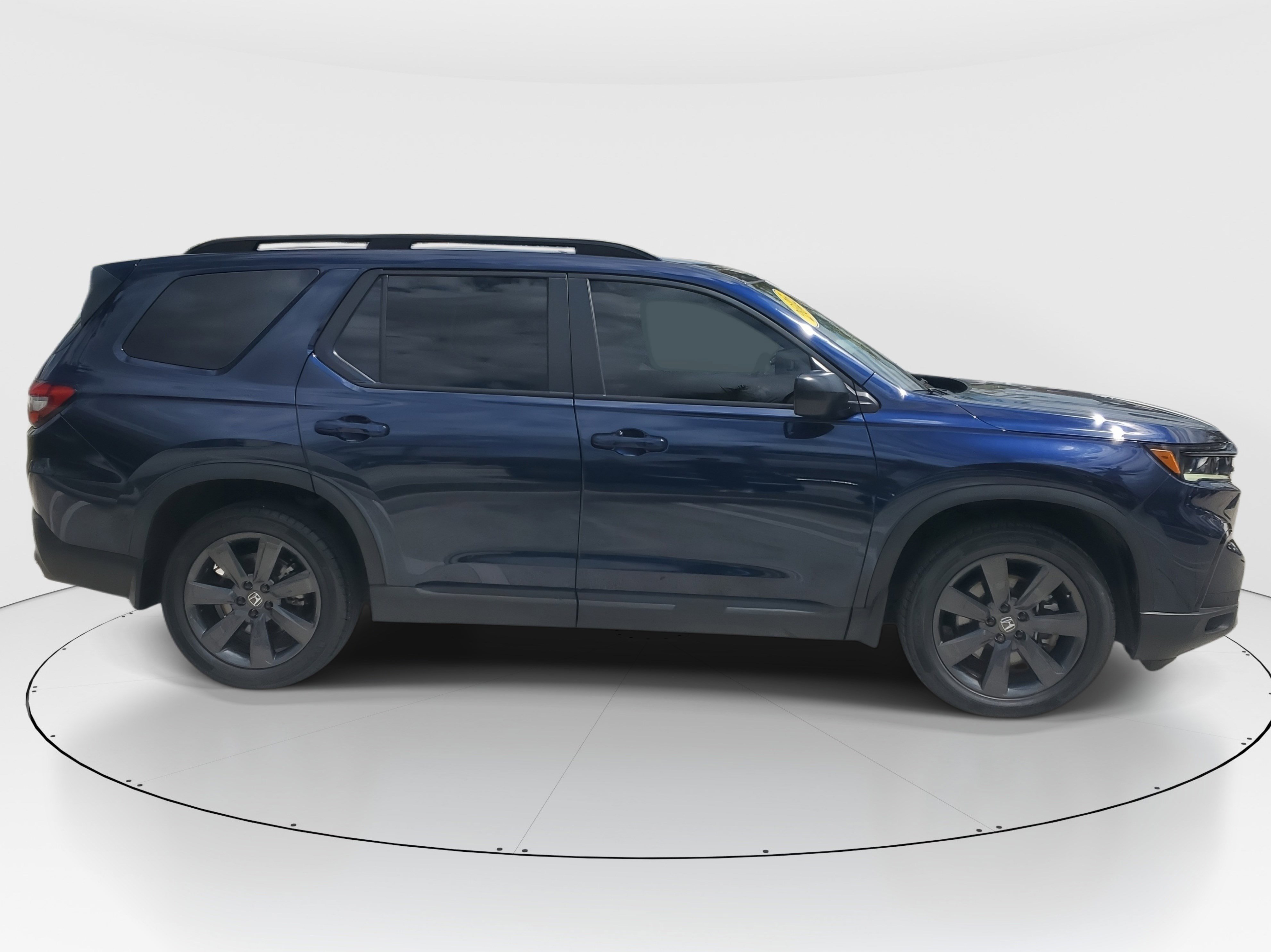 Used 2025 Honda Pilot Sport image 2