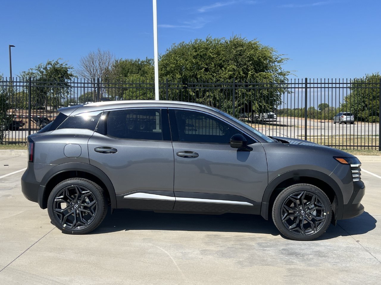 New 2027 Nissan Kicks SR AWD/4WD image 3