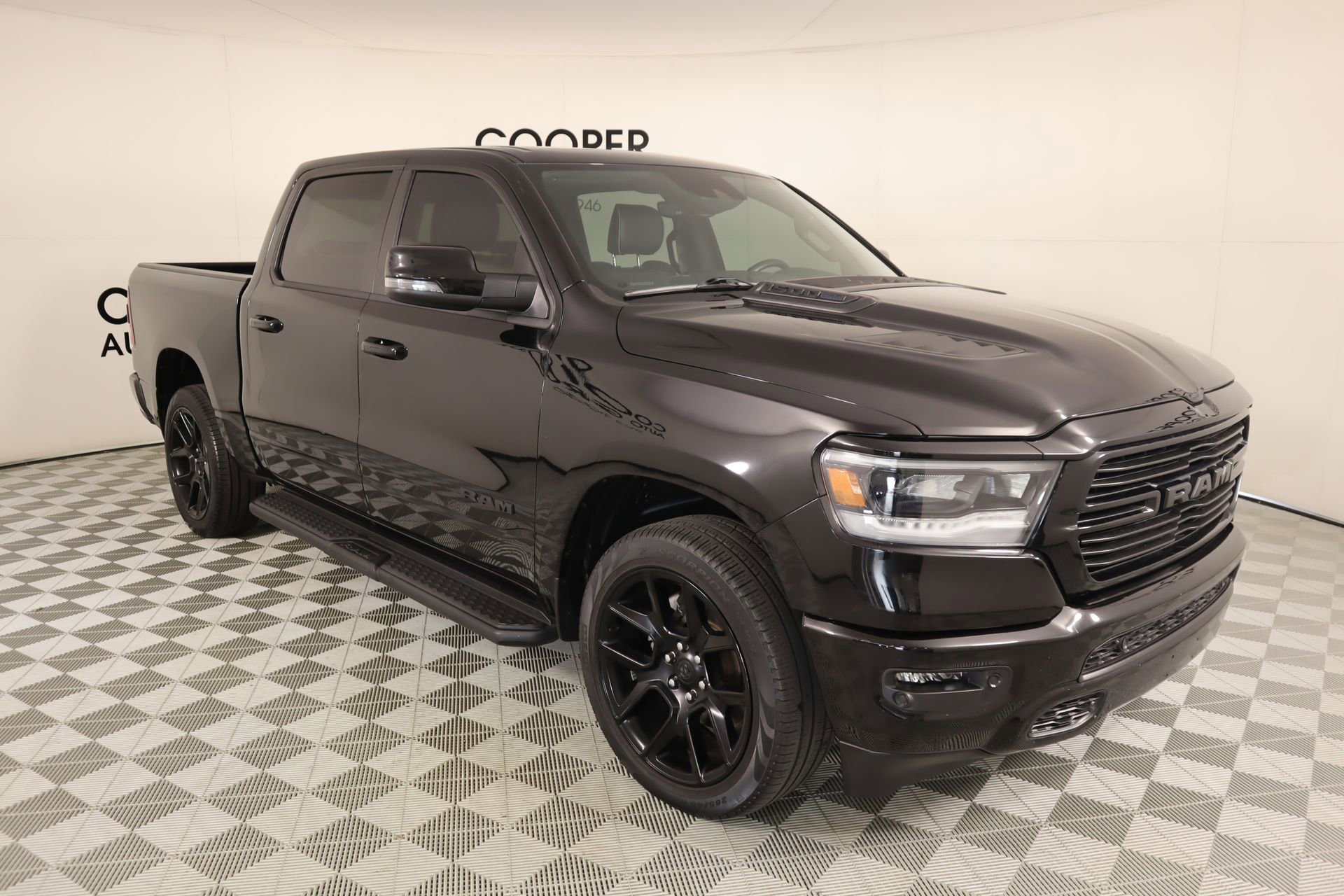 Used 2023 RAM 1500 Laramie image 1