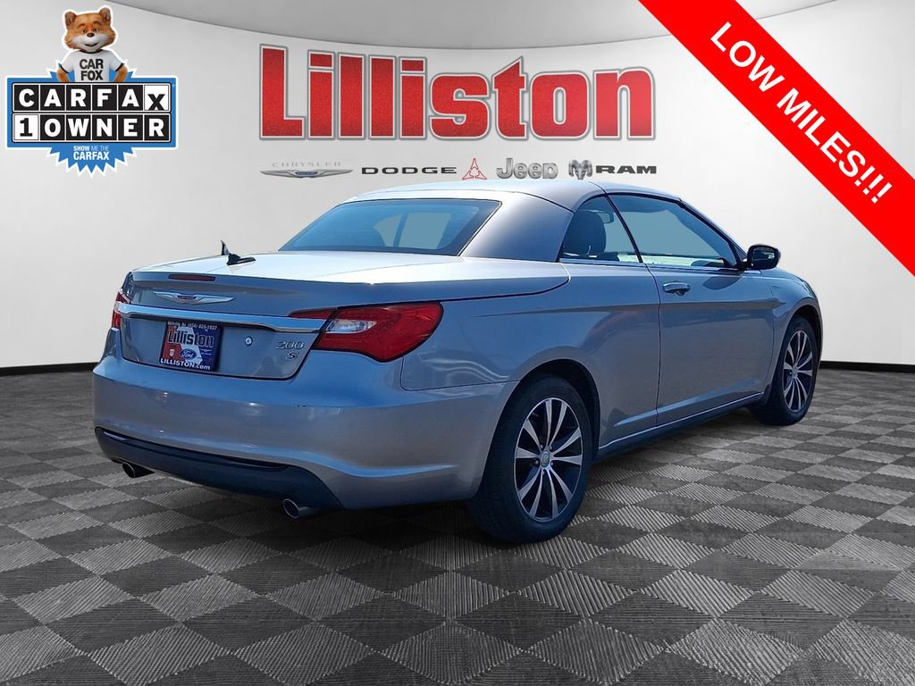 Used 2013 Chrysler 200 S FWD image 4