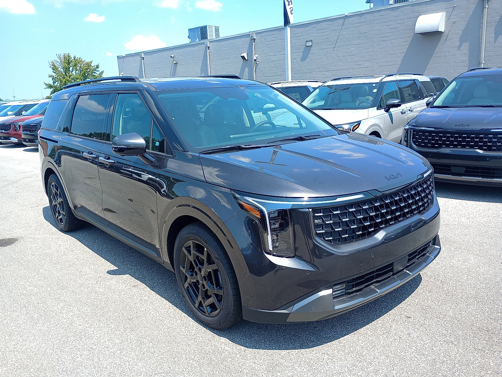 New 2026 Kia Carnival SX w/ SX Dark Edition Package