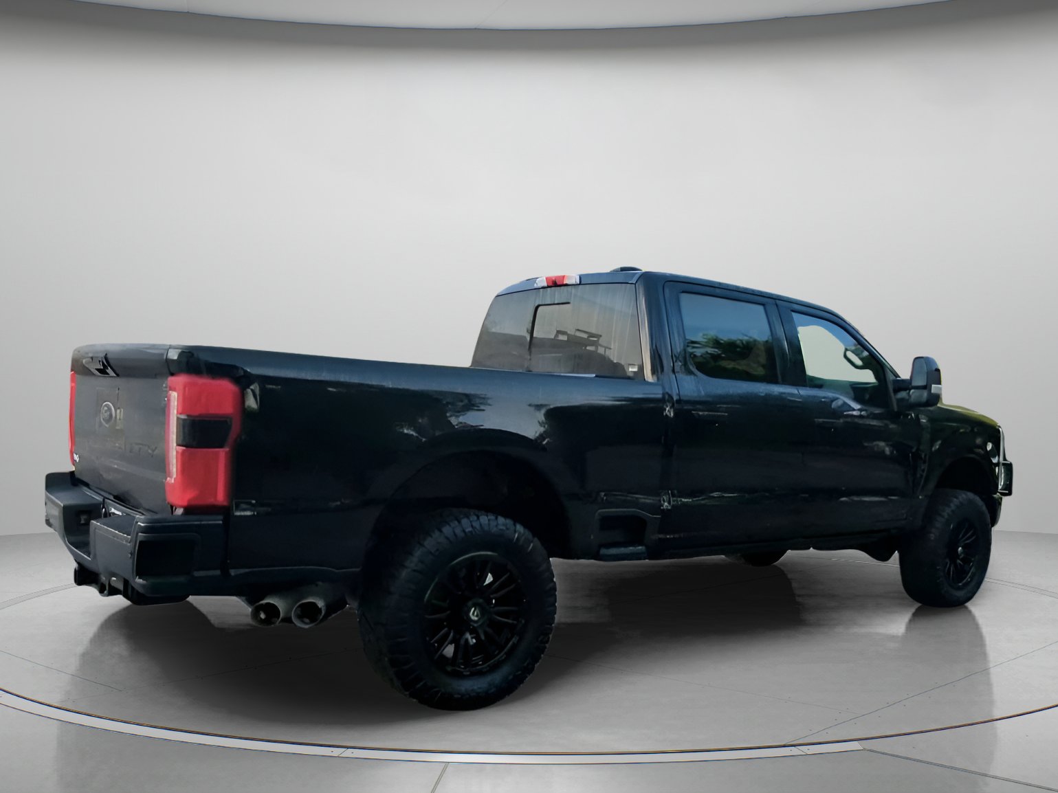 Used 2025 Ford F250 Lariat w/ Black Appearance Package AWD/4WD image 29