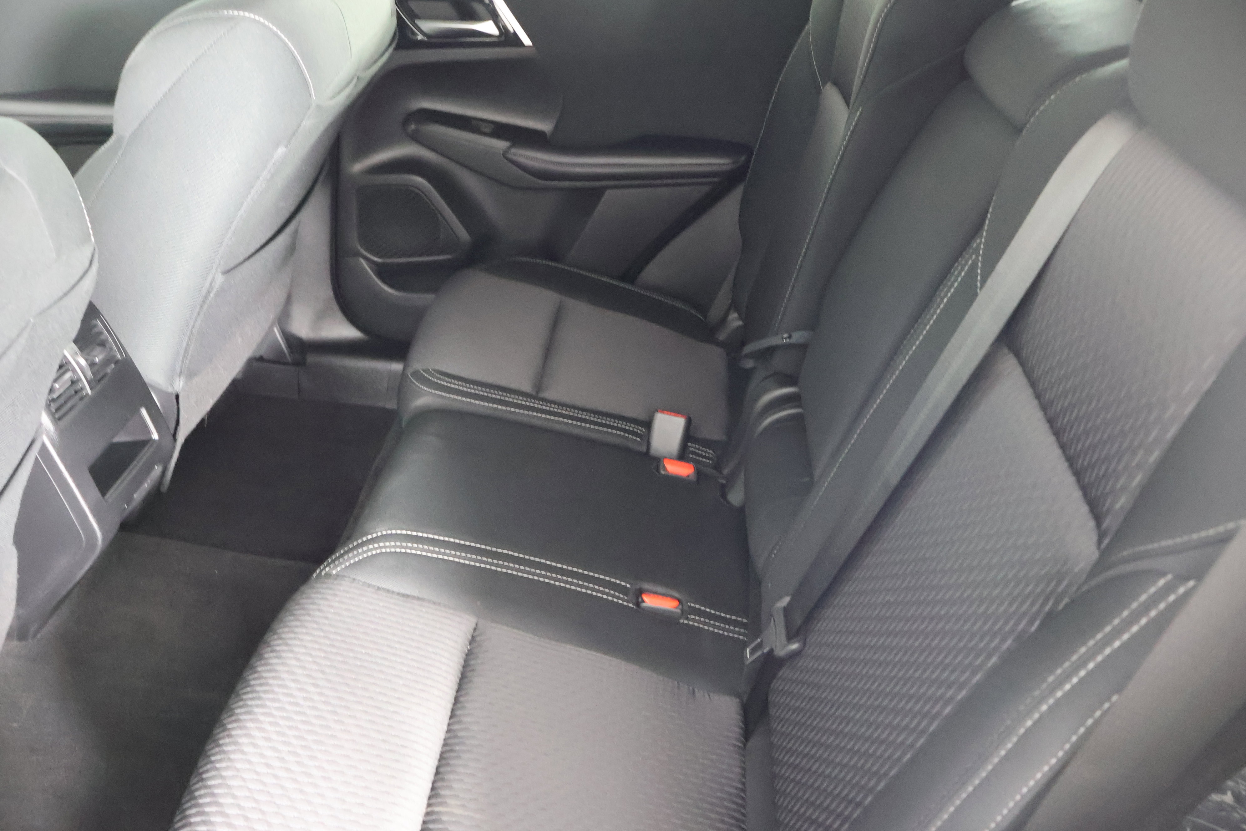 Used 2024 Mitsubishi Outlander ES image 47