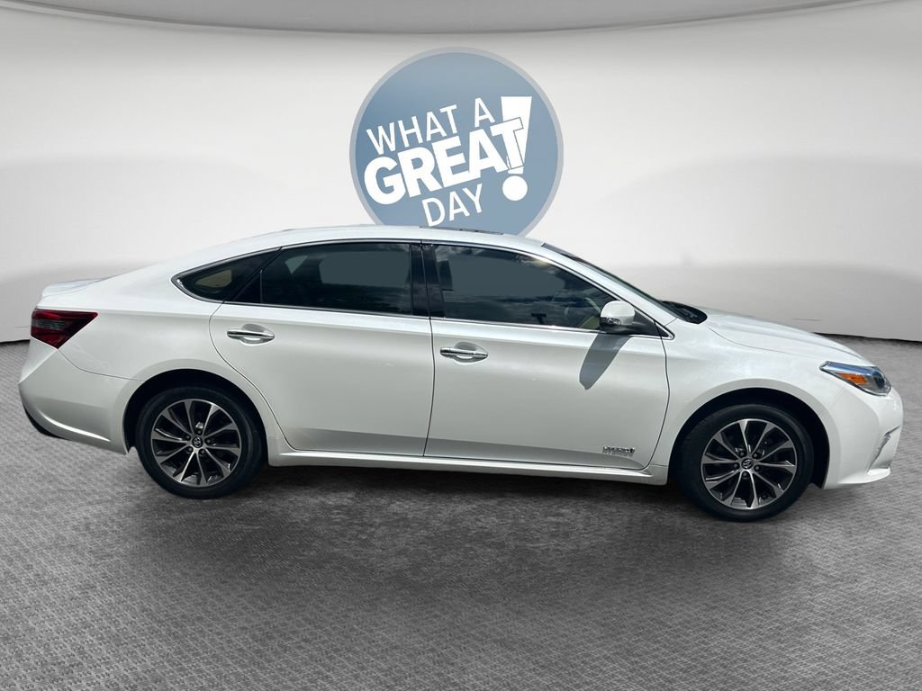 Used 2018 Toyota Avalon XLE Premium w/ Carpet Mat Package FWD image 2