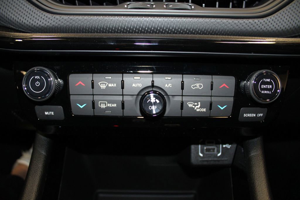 New 2026 Jeep Compass Limited image 18