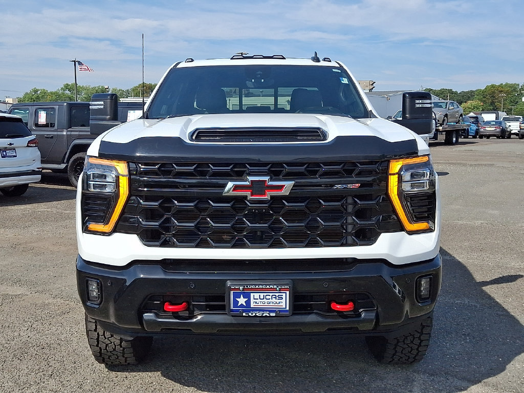 Used 2025 Chevrolet Silverado 2500 ZR2 w/ Technology Package AWD/4WD image 4