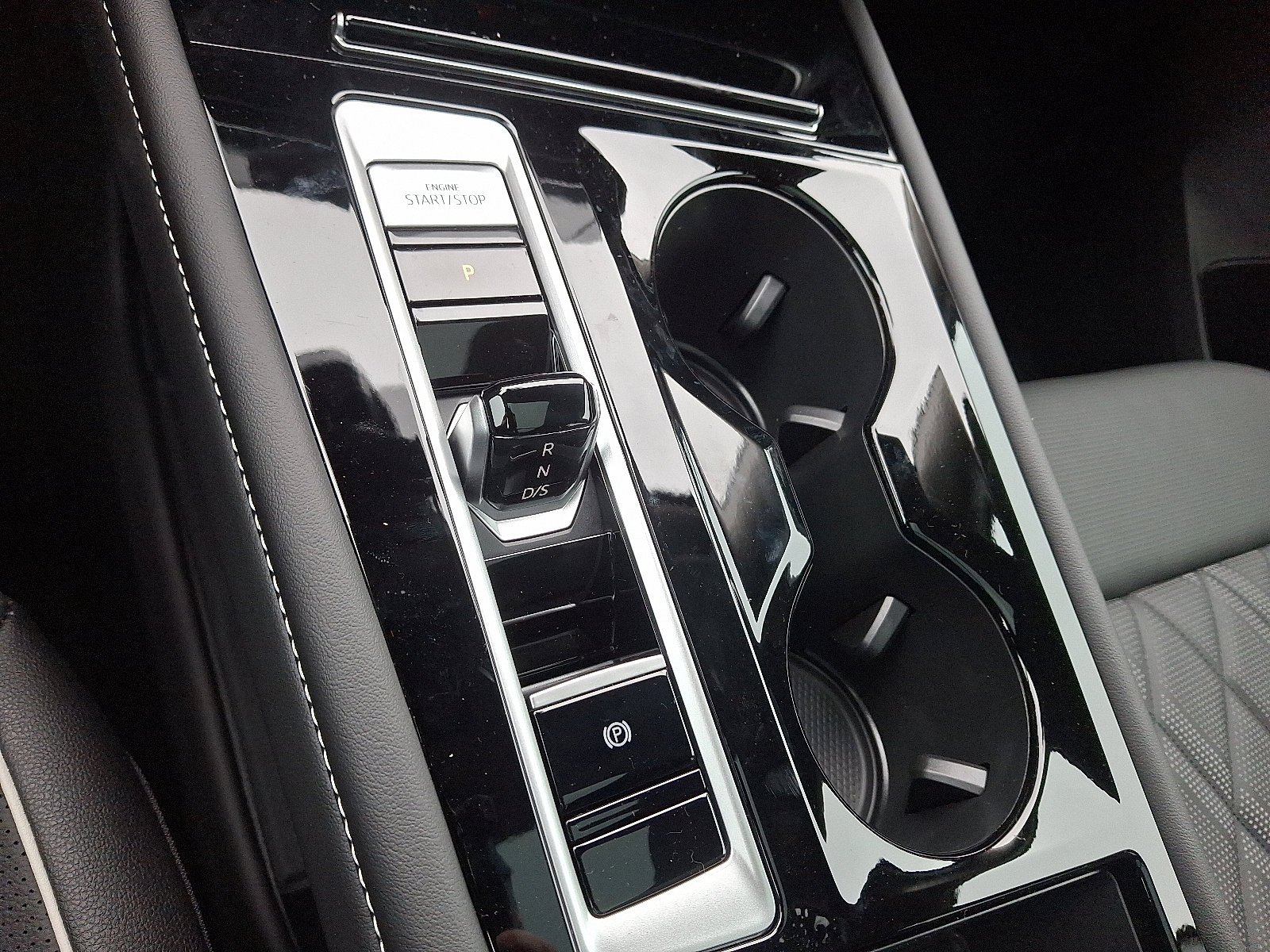 New 2025 Volkswagen Atlas SEL Premium R-Line image 12