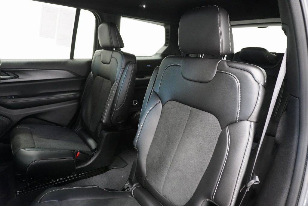 New 2025 Jeep Grand Cherokee L Altitude AWD/4WD image 14
