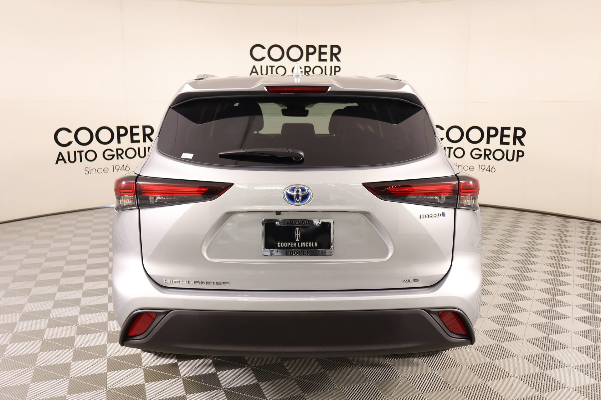 Used 2024 Toyota Highlander XLE FWD image 23