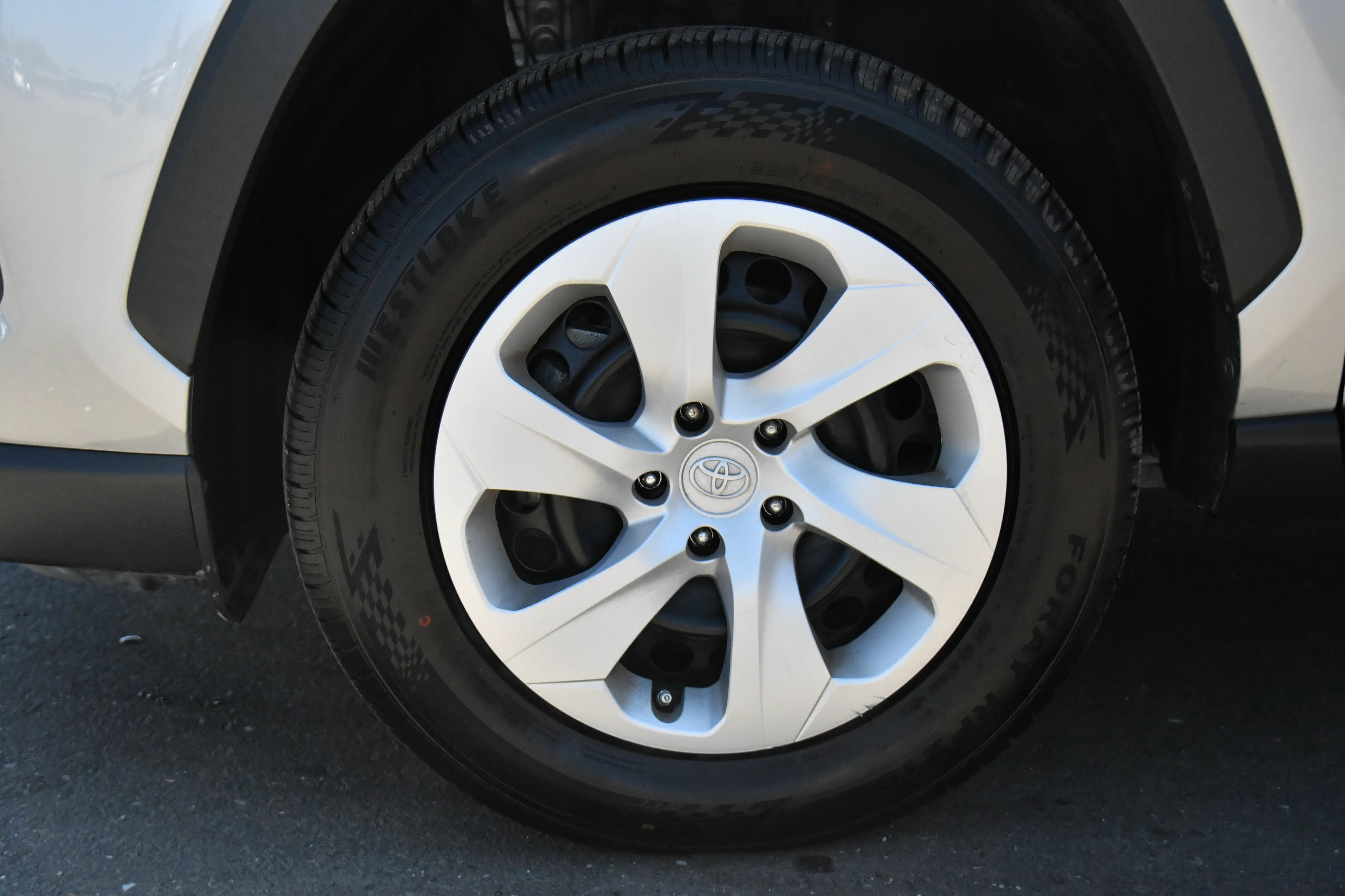 Used 2024 Toyota RAV4 LE AWD/4WD image 12