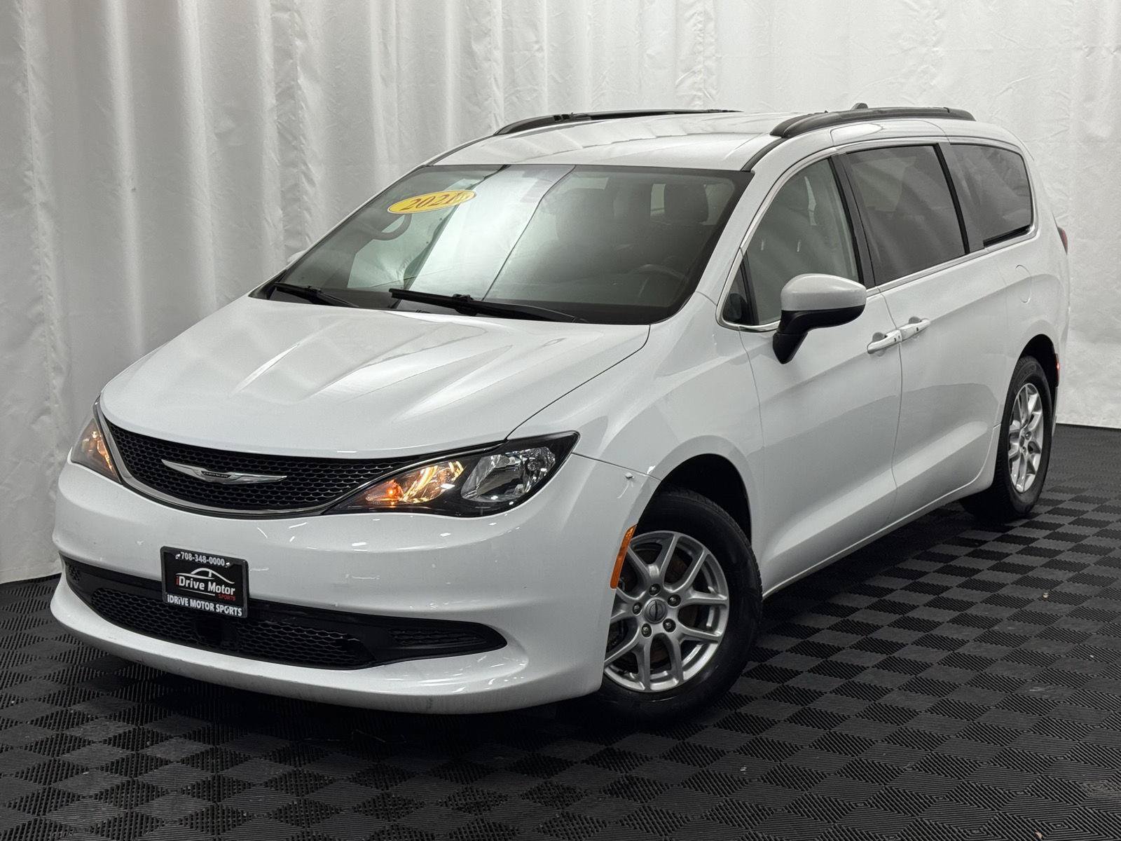 Used 2021 Chrysler Voyager Lxi FWD image 2