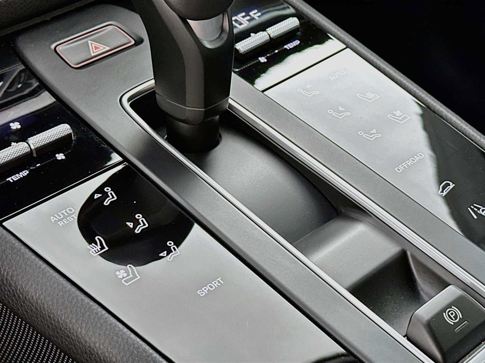Certified 2026 Porsche Macan AWD/4WD image 21