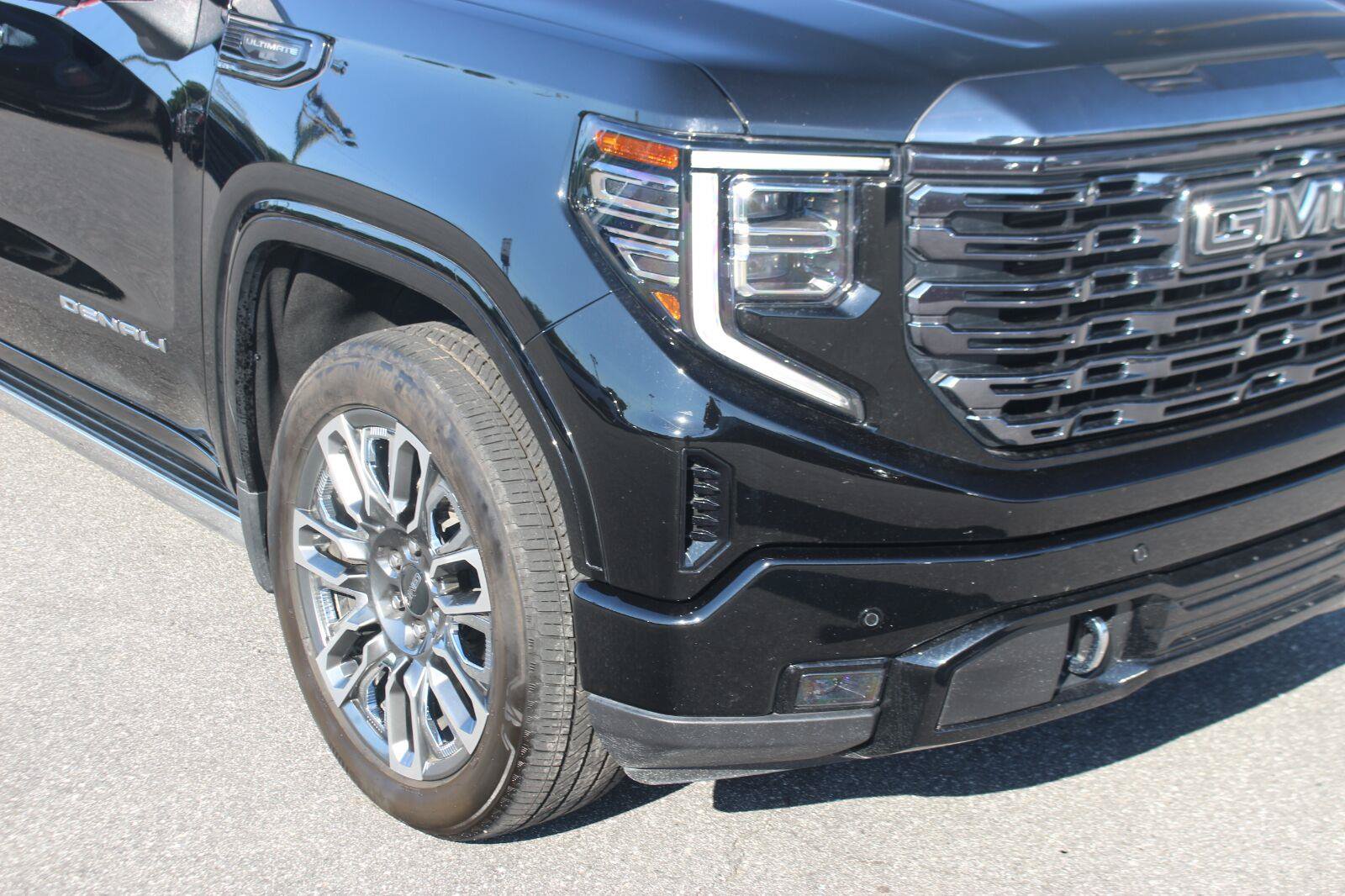 Used 2024 GMC Sierra 1500 Denali Ultimate AWD/4WD image 9