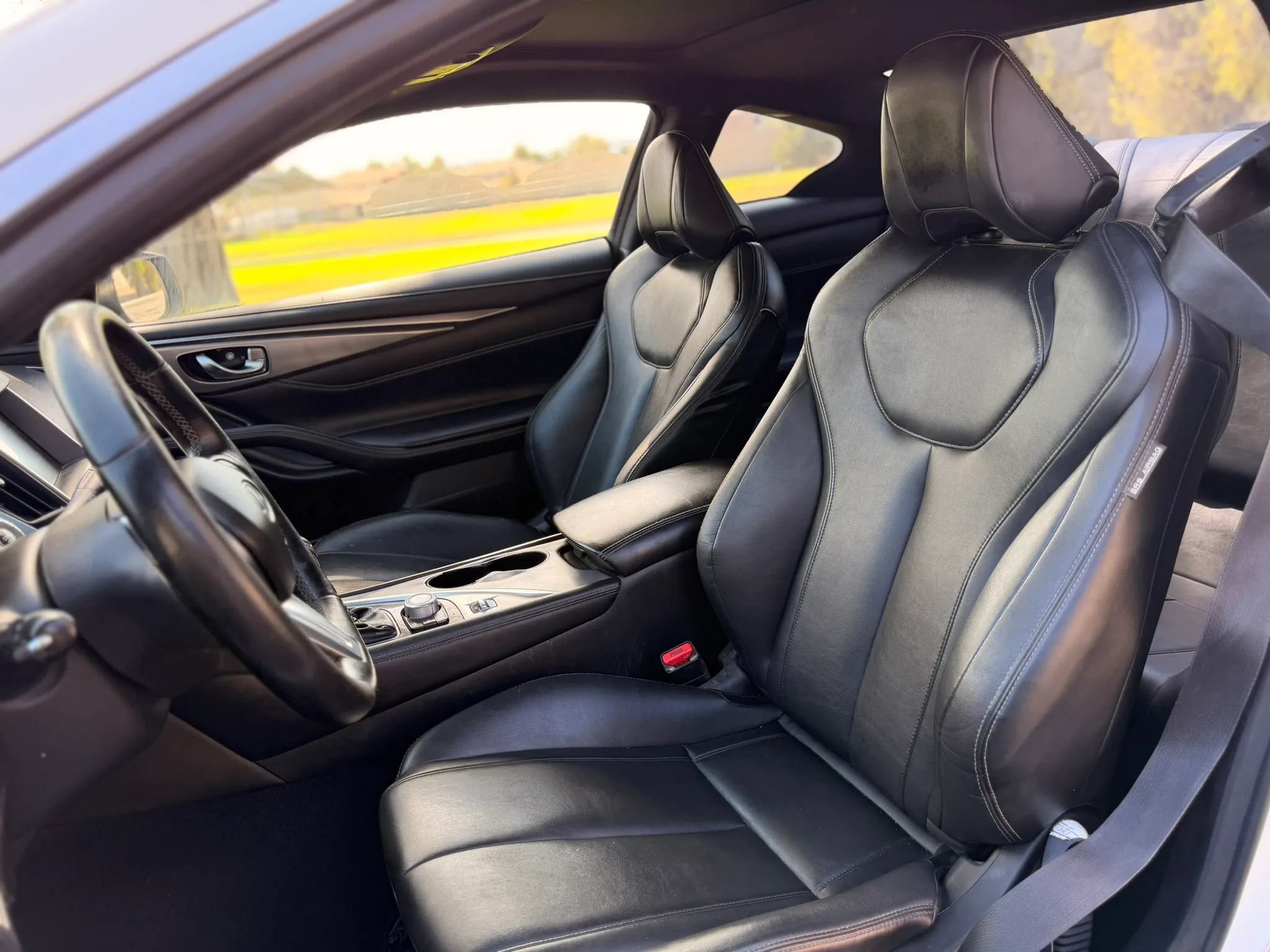 Used 2017 INFINITI Q60 2.0t w/ Moonroof Package RWD image 16