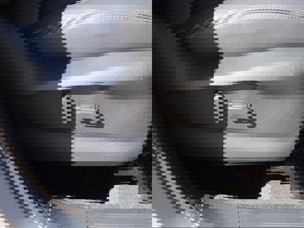 Used 2024 Subaru Forester Touring w/ Convenience Package image 11