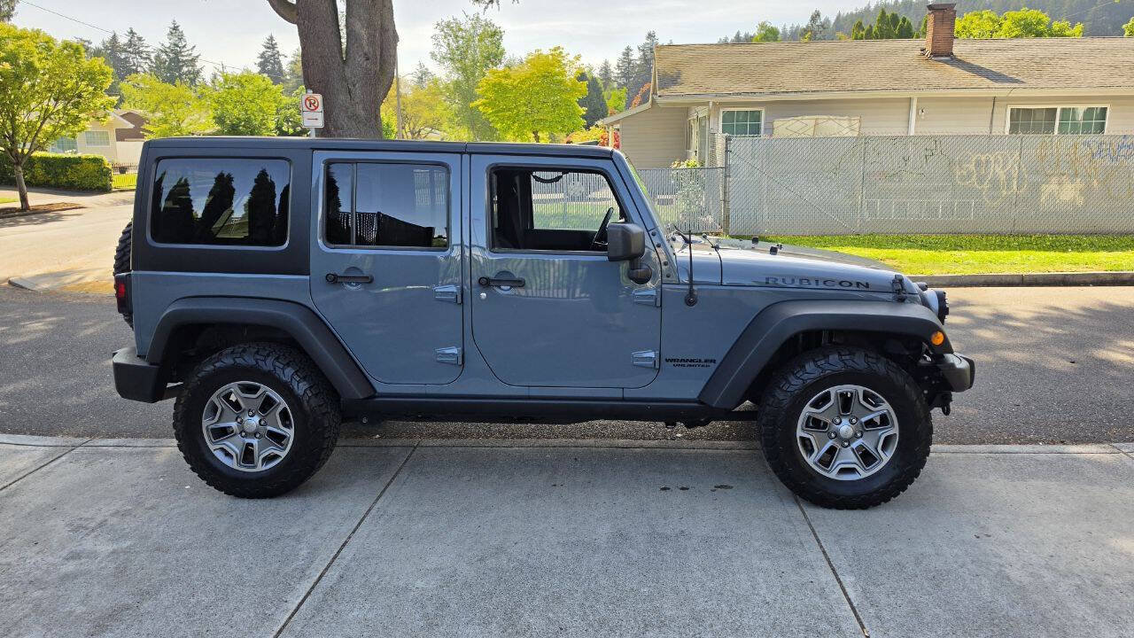 Used 2015 Jeep Wrangler Unlimited Rubicon w/ Connectivity Group AWD/4WD image 4
