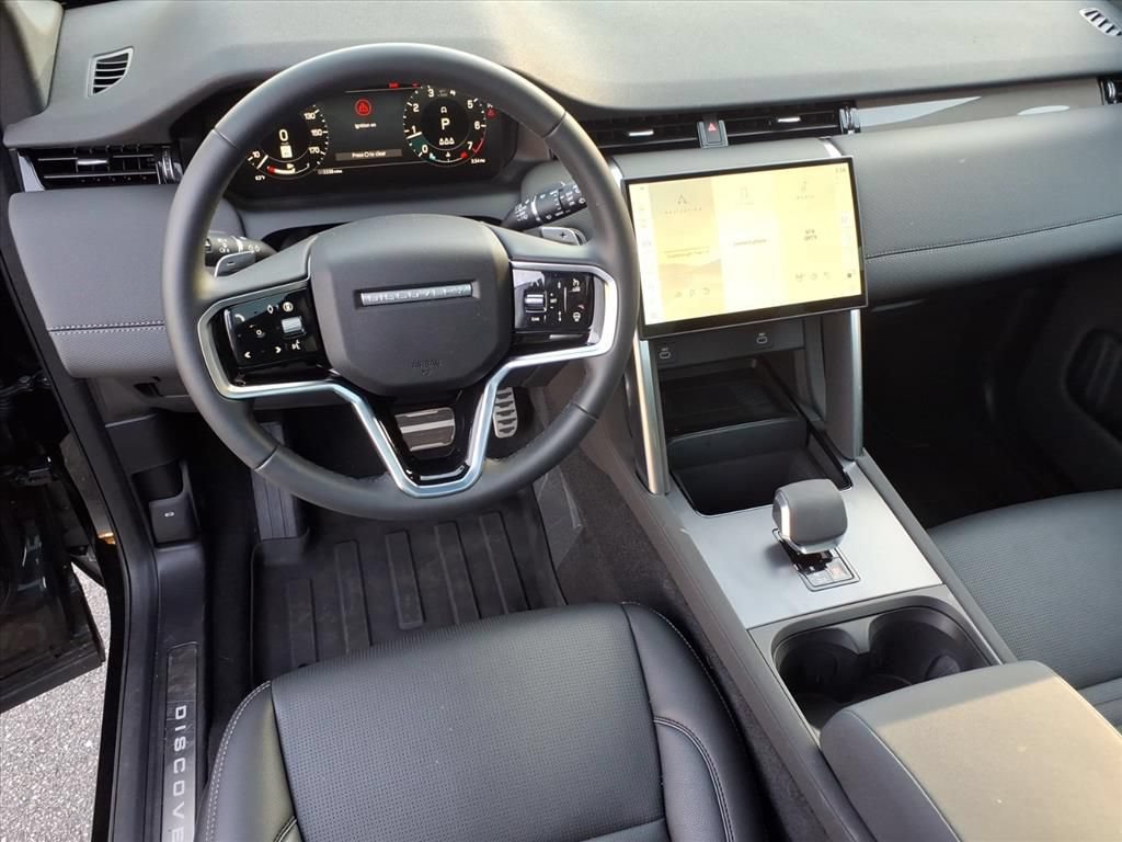 Certified 2025 Land Rover Discovery Sport Dynamic SE AWD/4WD image 16