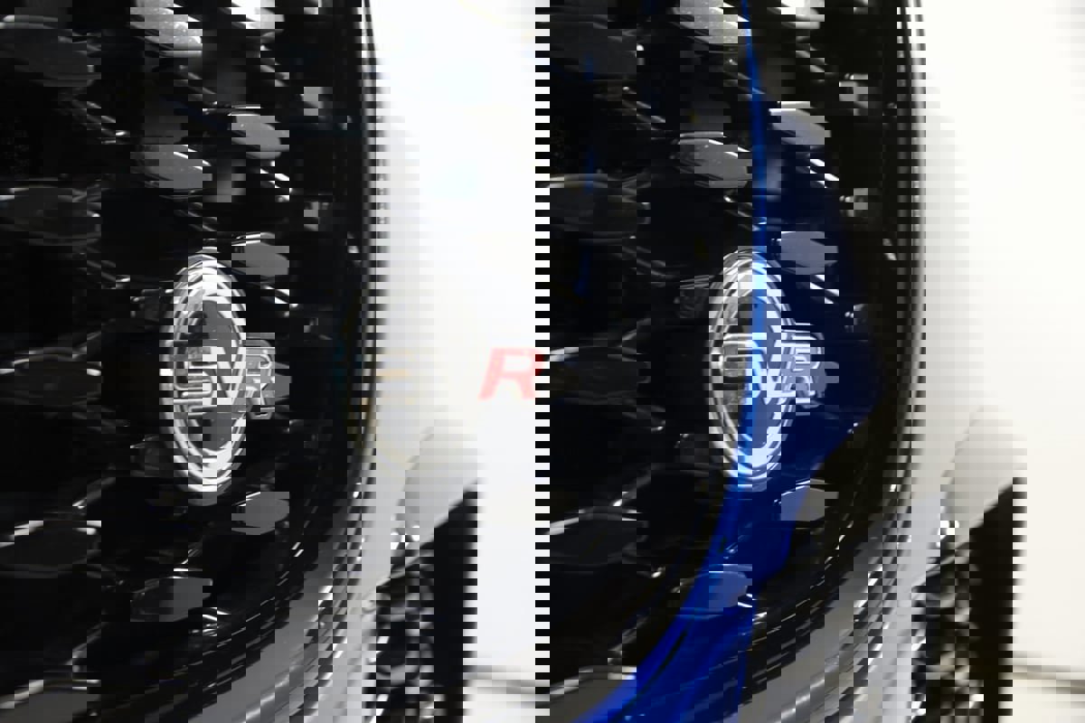 Used 2024 Jaguar F-PACE SVR image 27