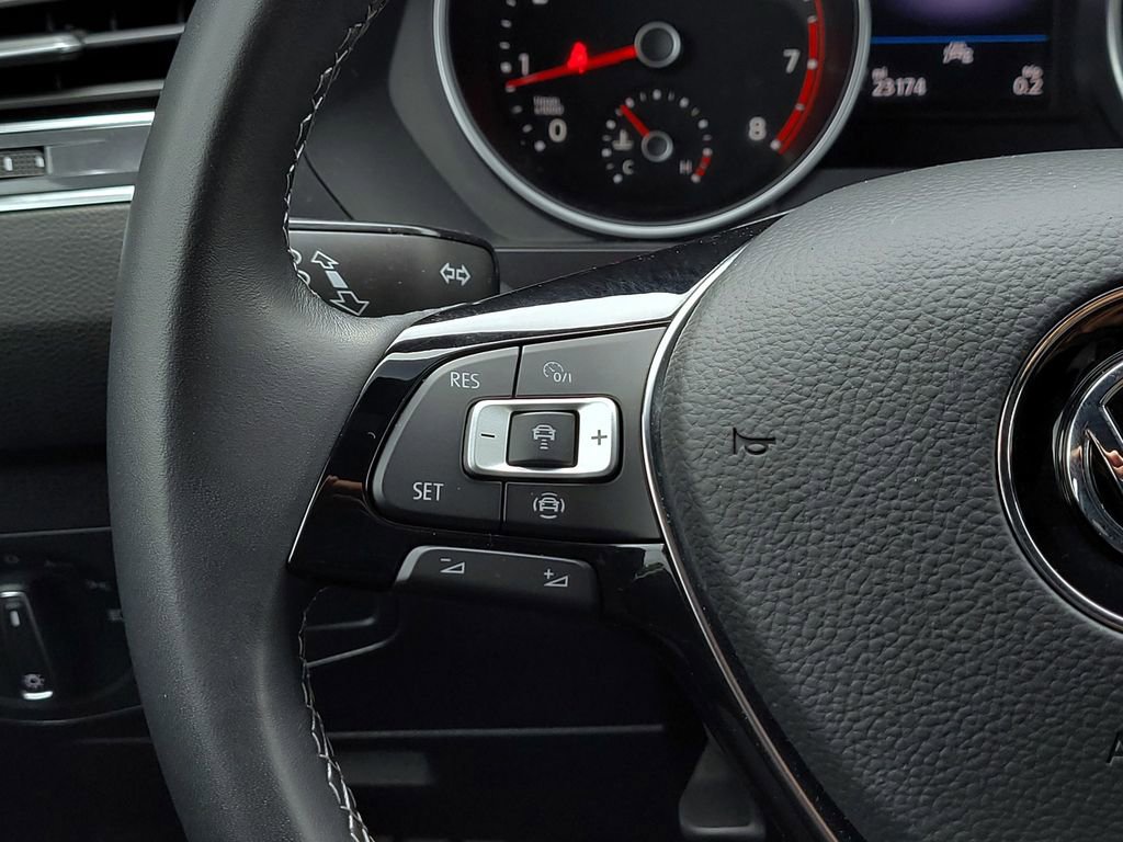 Used 2021 Volkswagen Tiguan SE R-Line image 23