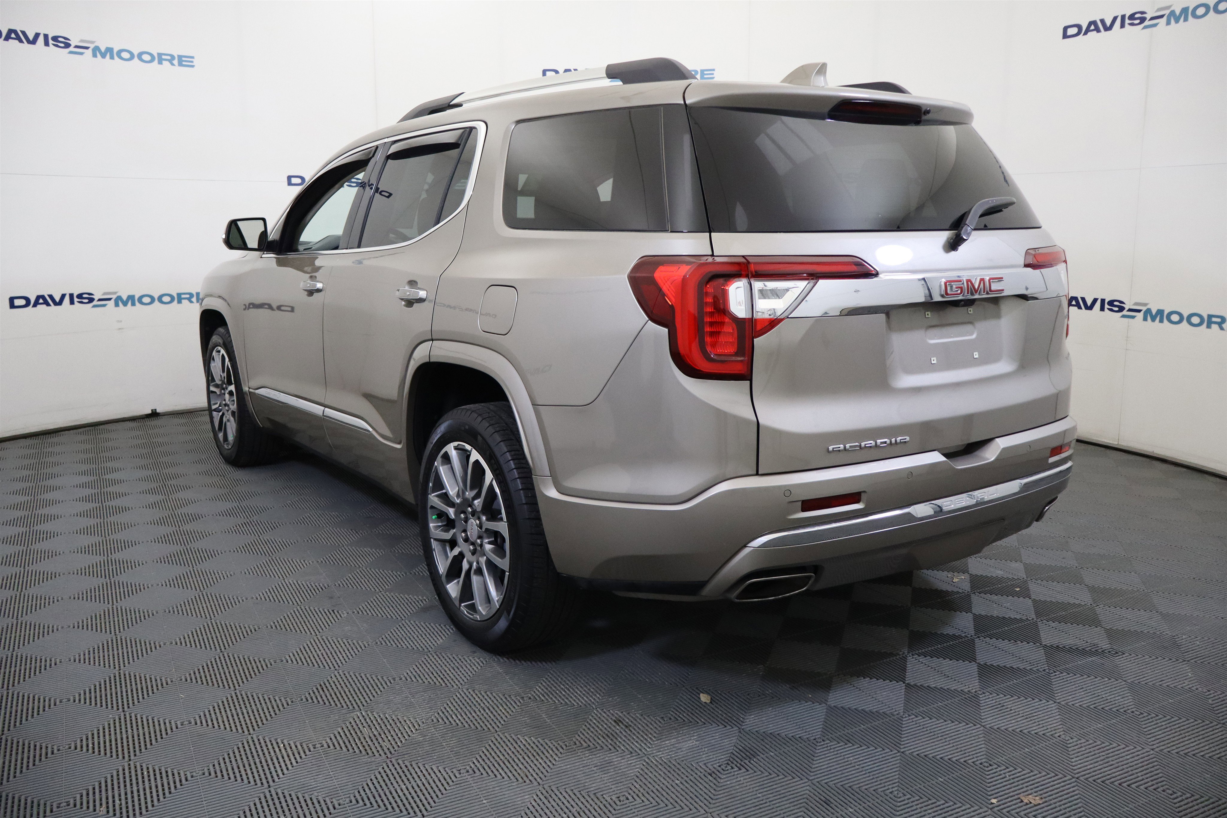 Used 2022 GMC Acadia Denali w/ Denali Ultimate Package image 9