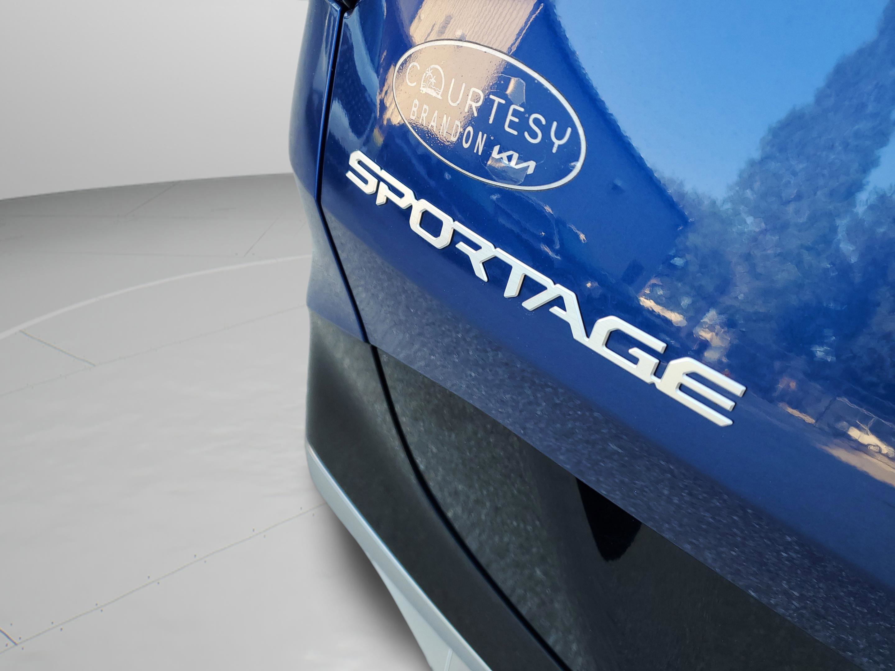 Used 2025 Kia Sportage SX image 31