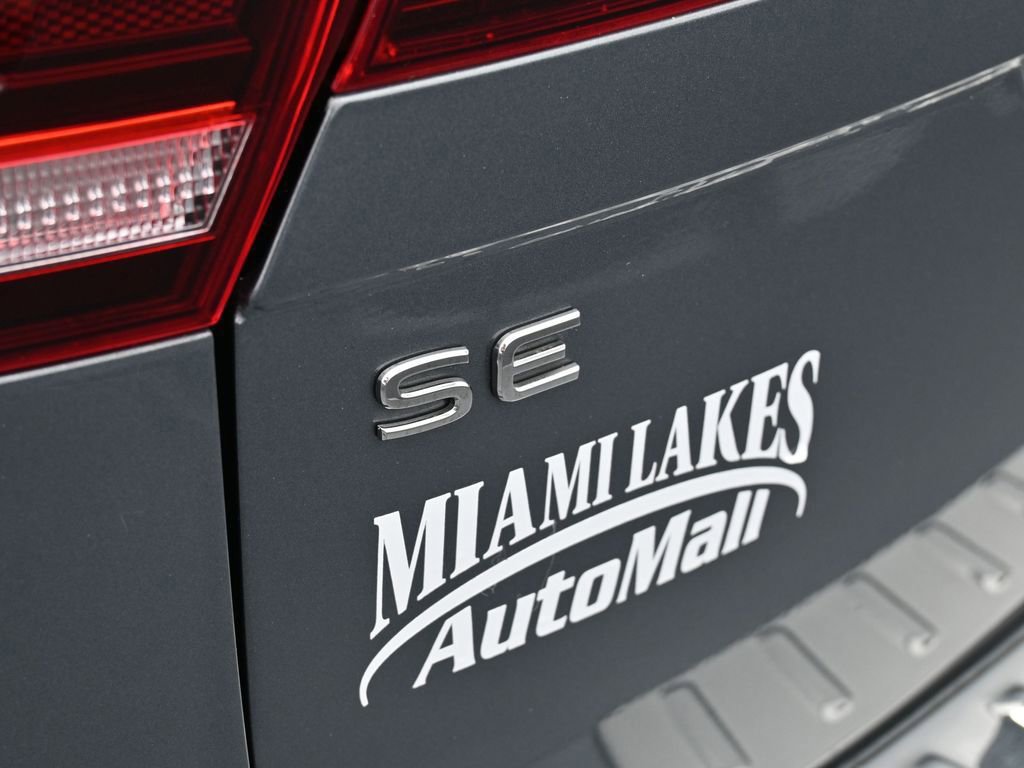 Used 2022 Volkswagen Tiguan SE R-Line AWD/4WD image 38