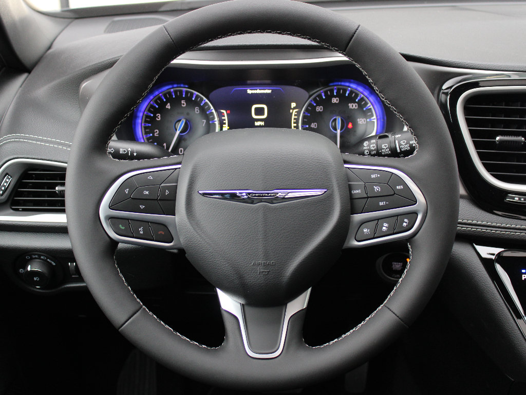 New 2026 Chrysler Pacifica Select AWD/4WD image 18