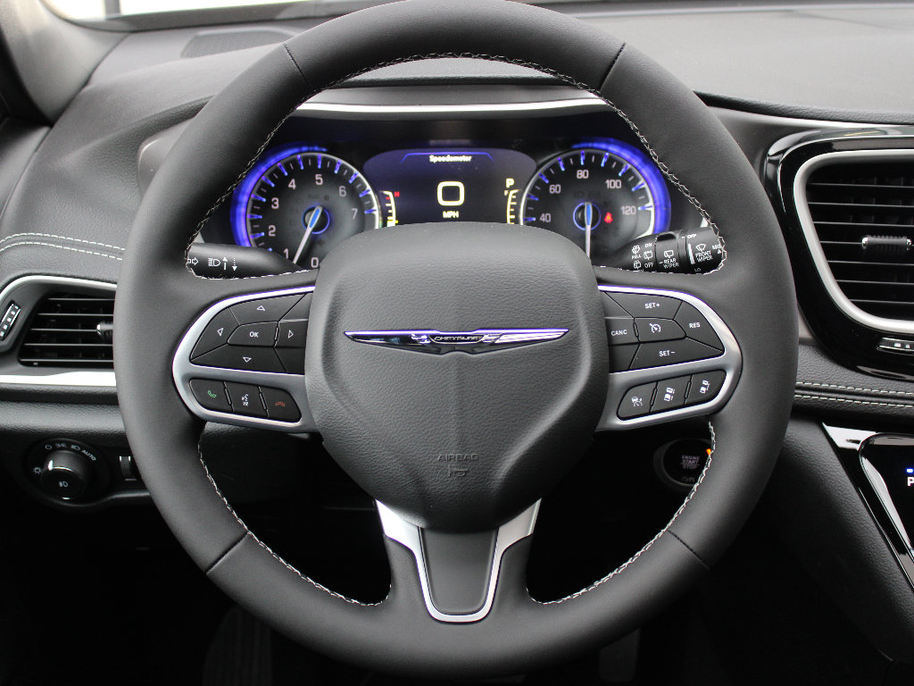 New 2026 Chrysler Pacifica Select image 18