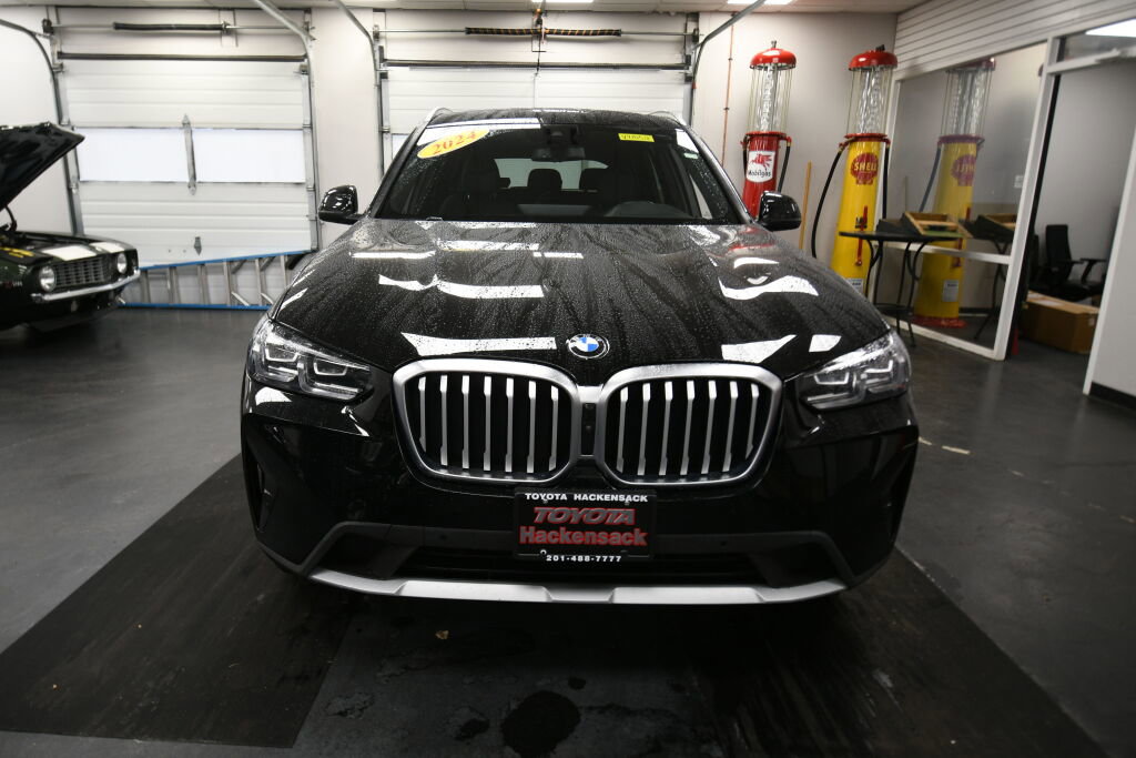 Used 2024 BMW X3 xDrive30i w/ Premium Package w/ZPA image 3