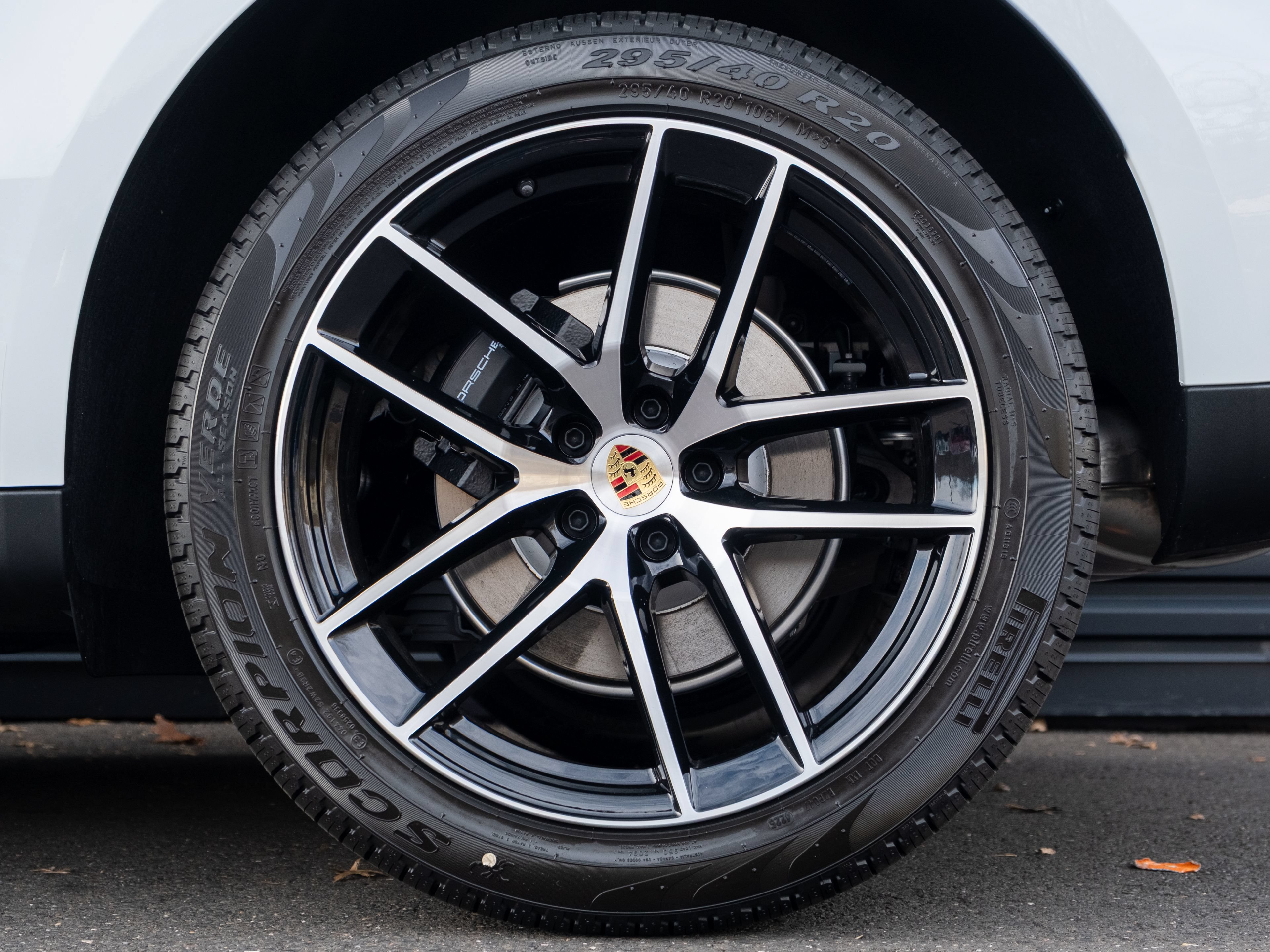 Certified 2026 Porsche Macan AWD/4WD image 13