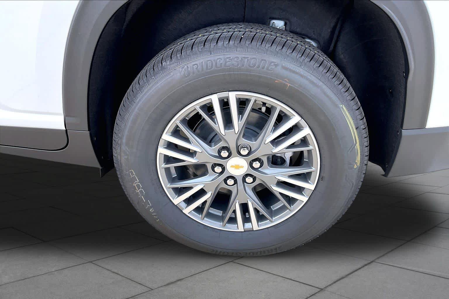 New 2026 Chevrolet Traverse LT w/ Driver Confidence Package FWD image 12