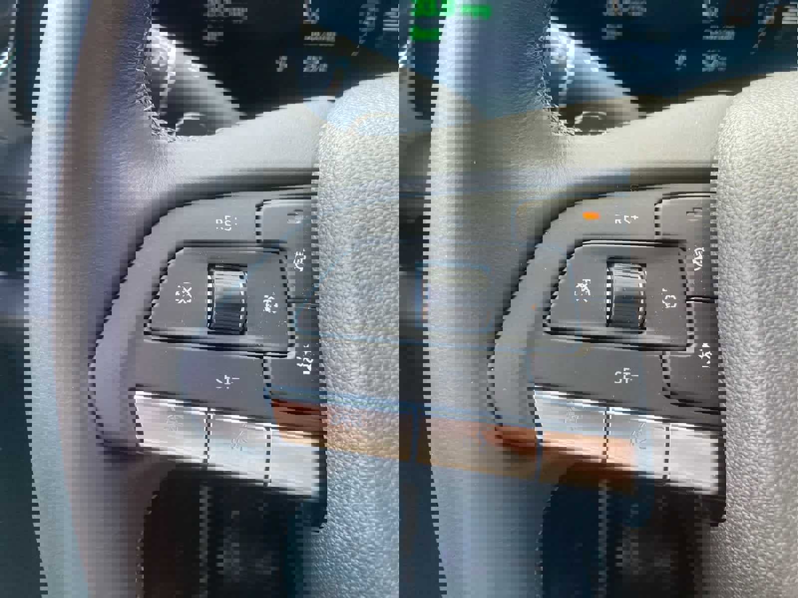 Used 2025 Cadillac XT4 Premium Luxury image 26