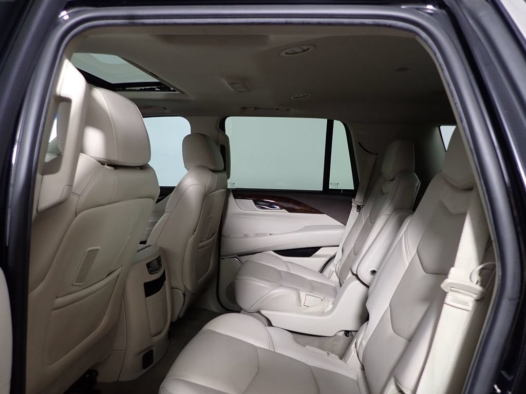 Used 2015 Cadillac Escalade Luxury AWD/4WD image 36