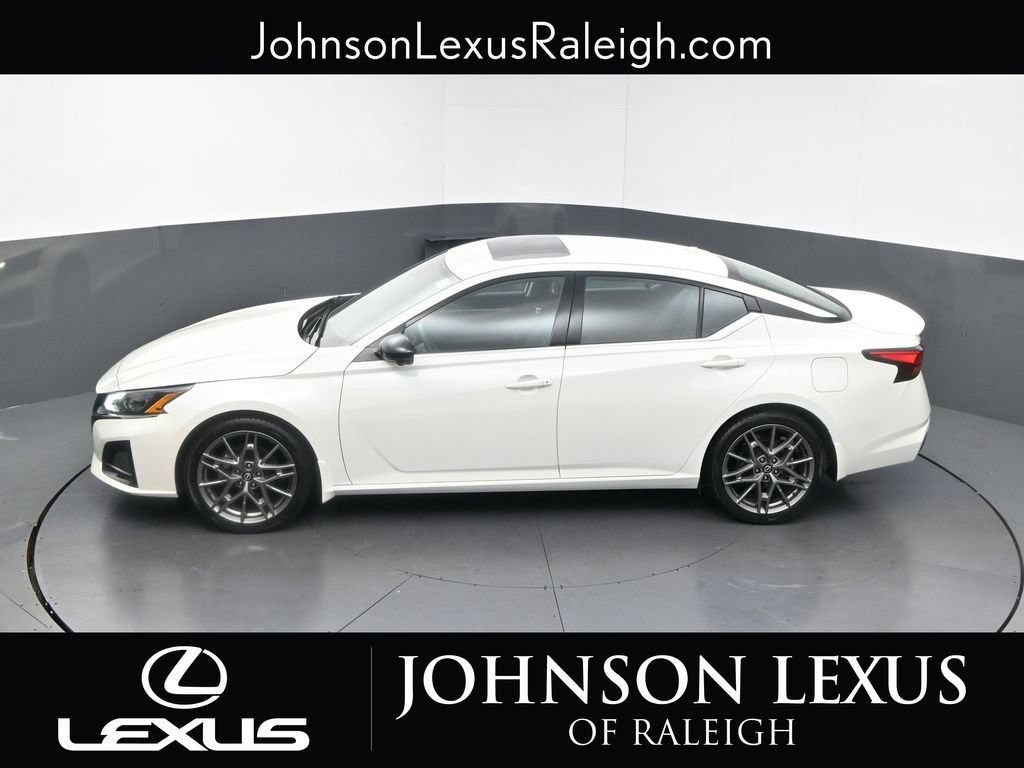 Used 2023 Nissan Altima 2.0 SR FWD image 29