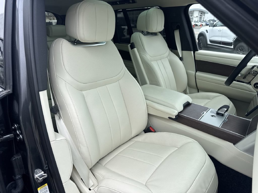 Used 2025 Land Rover Range Rover SE AWD/4WD image 26