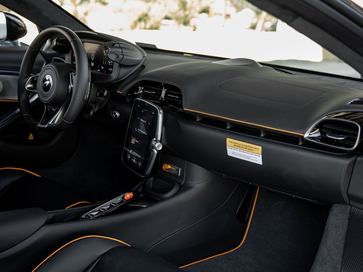 Used 2025 McLaren Artura Spider image 24