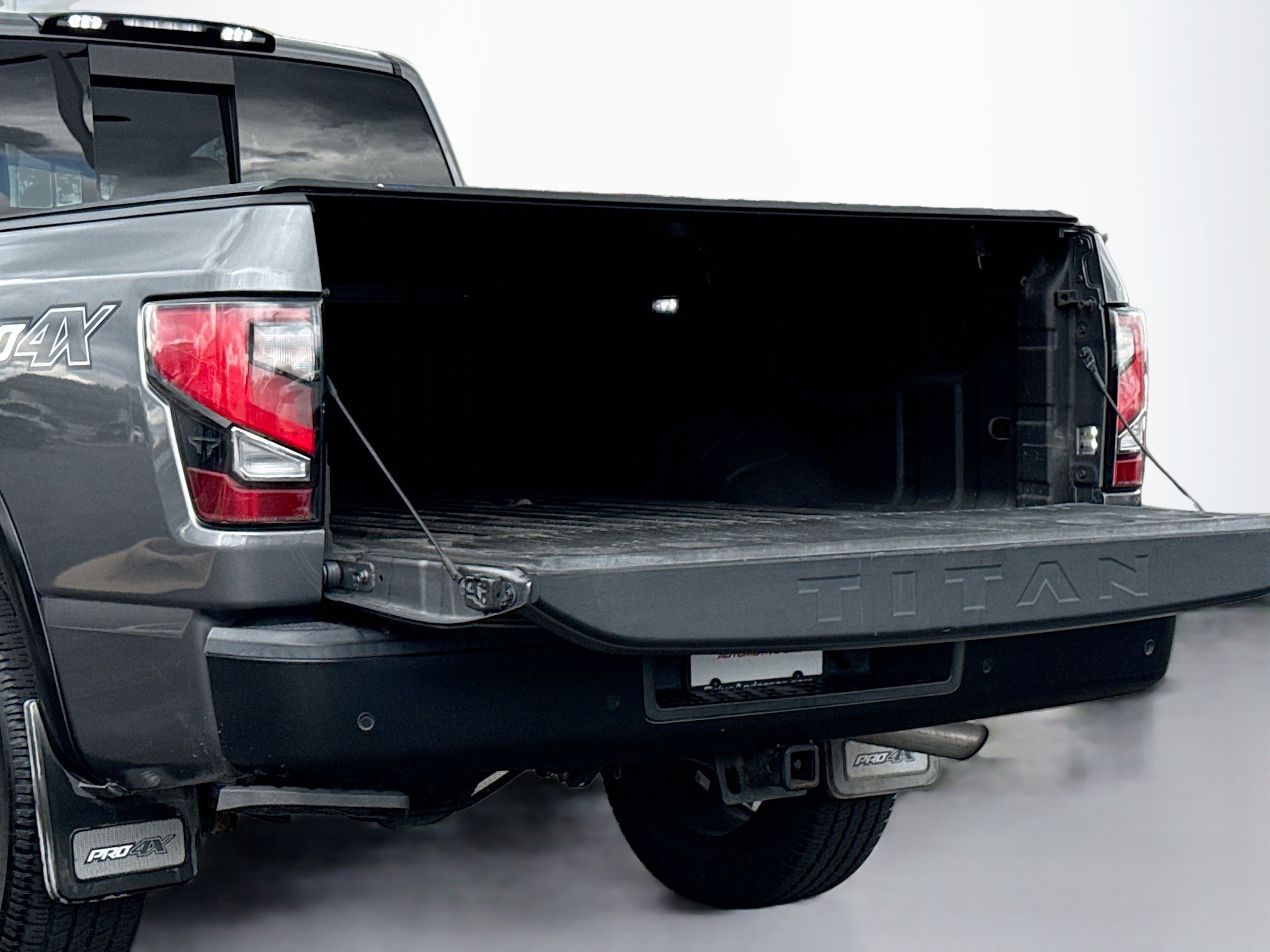 Used 2020 Nissan Titan PRO-4X w/ Pro-4x Convenience Package AWD/4WD image 7