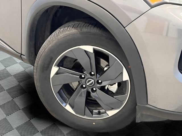 Used 2025 Nissan Rogue SV AWD/4WD image 26