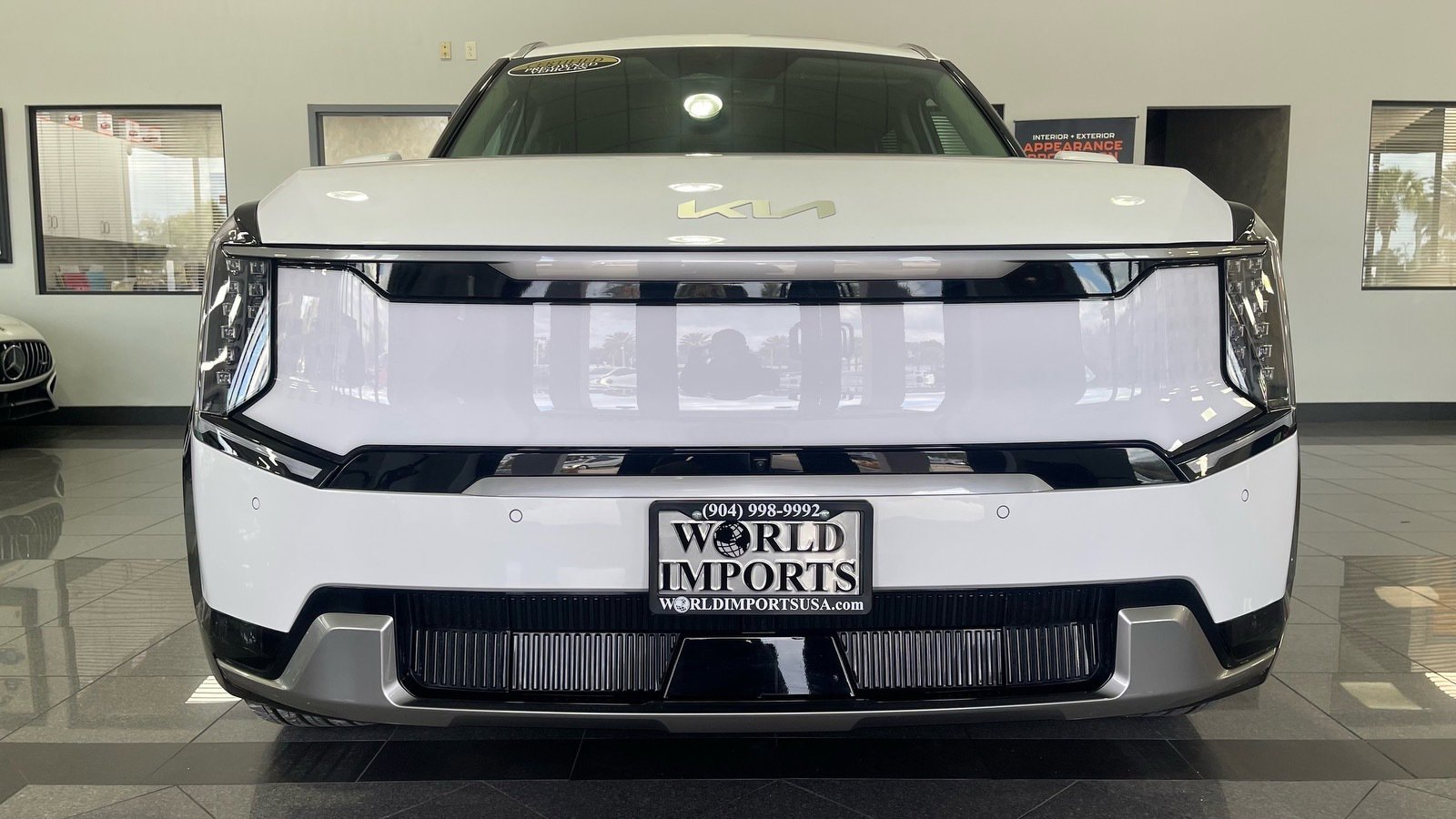 Used 2025 Kia EV9 Land w/ Towing Package image 7