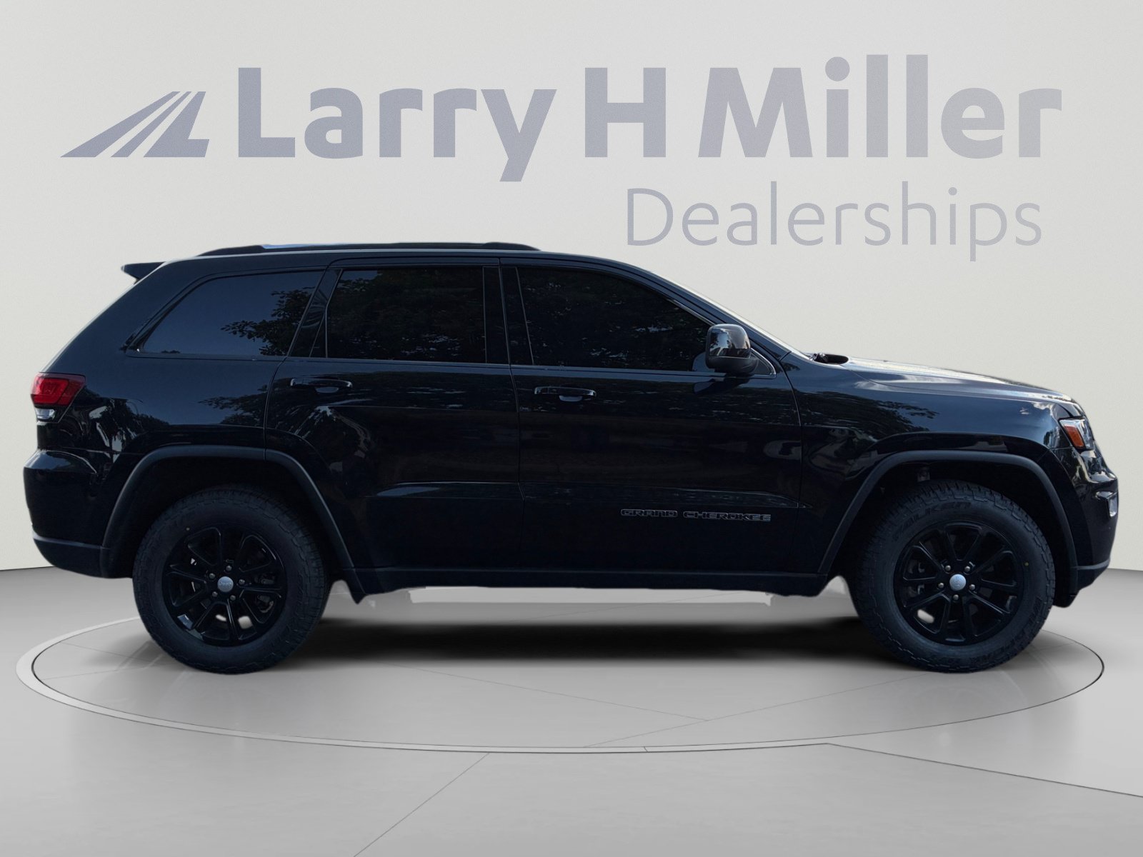 Used 2021 Jeep Grand Cherokee Laredo AWD/4WD image 6