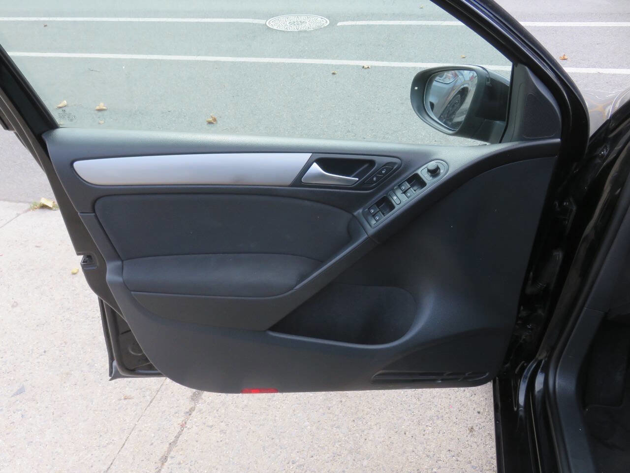 Used 2014 Volkswagen Golf 4-Door image 22