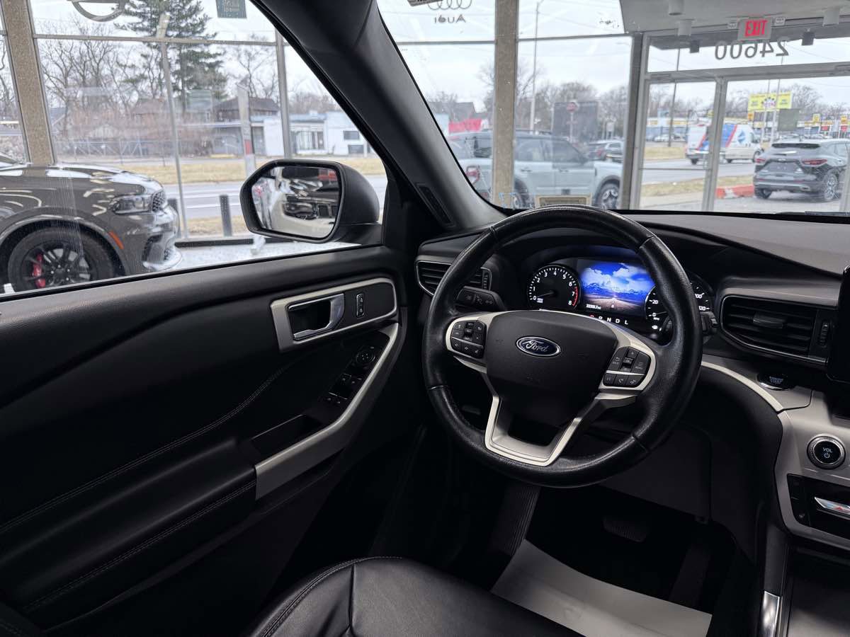 Used 2022 Ford Explorer XLT w/ Equipment Group 202A image 44