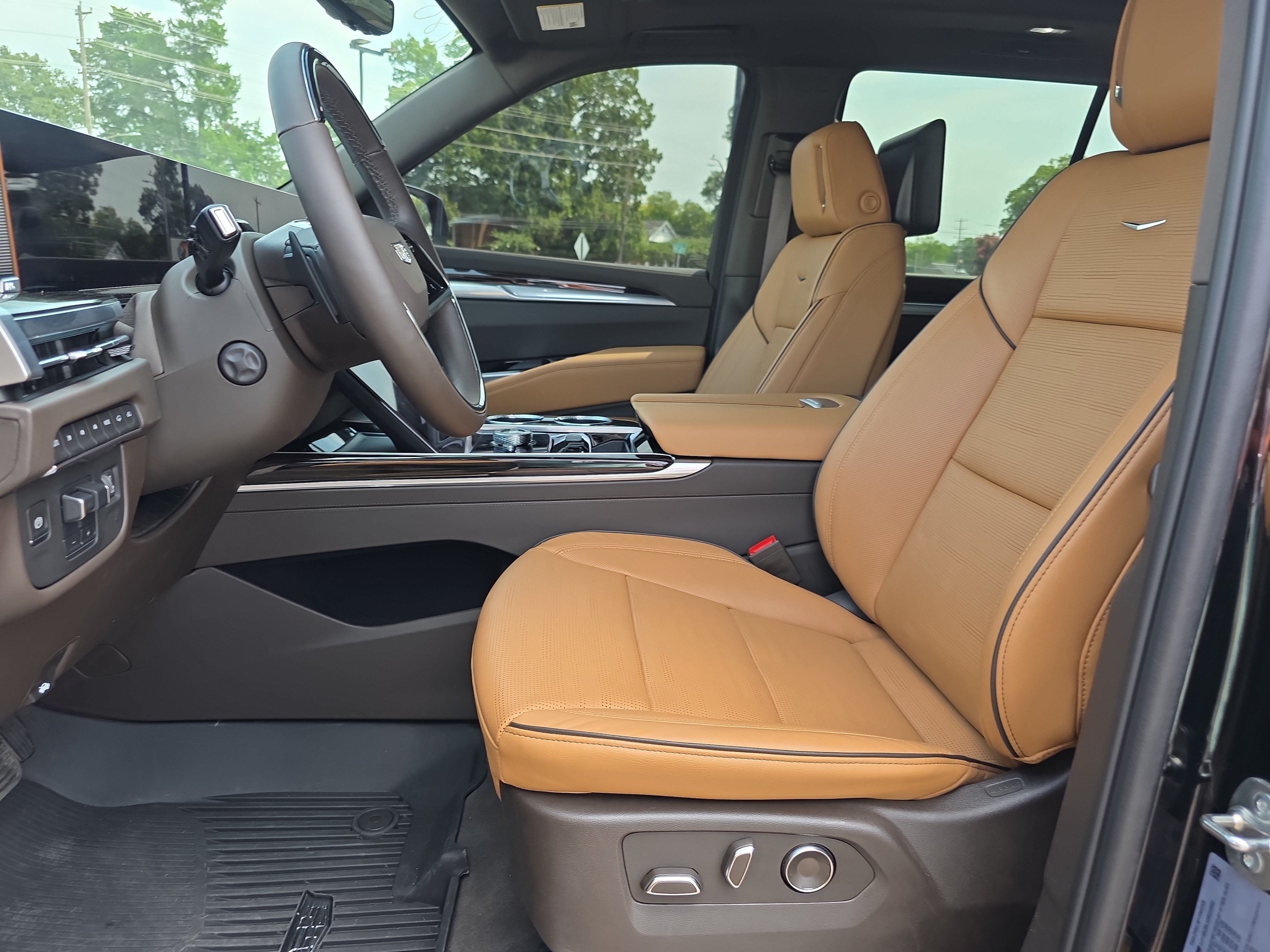 Used 2025 Cadillac Escalade Premium Luxury w/ Touring Package AWD/4WD image 10