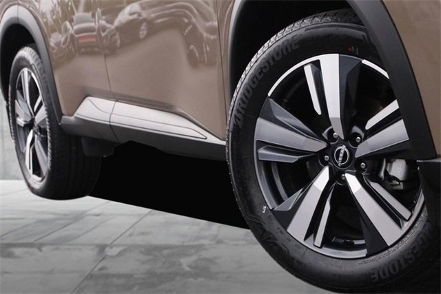 Certified 2024 Nissan Rogue SL w/ SL Premium Package image 3