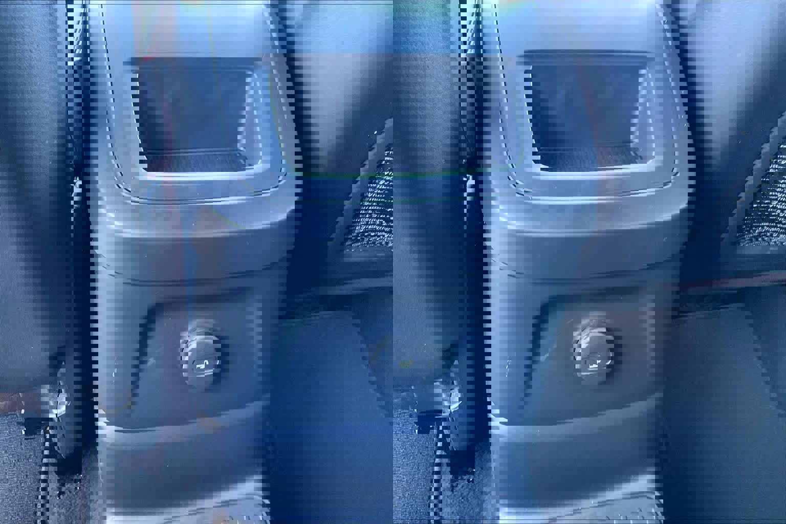 Used 2023 Volvo XC60 T8 Plus image 37